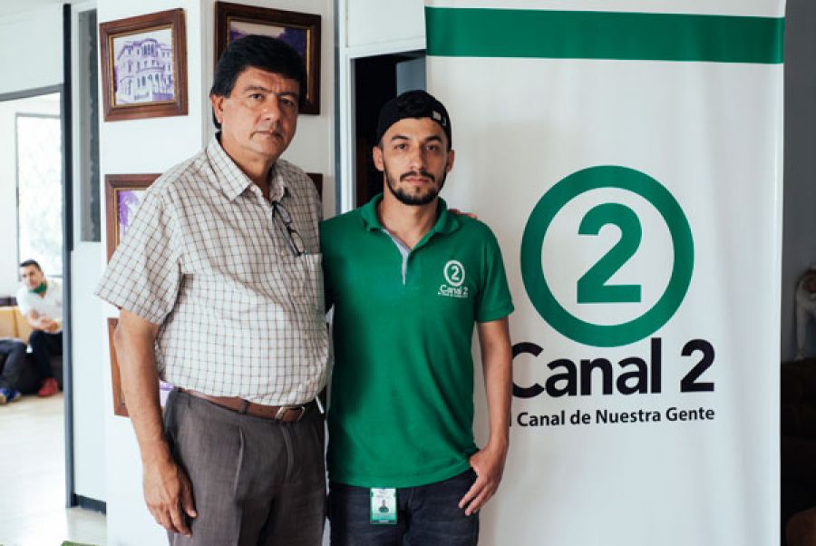 Canal 2, aplausos de un lado y disparos del otro