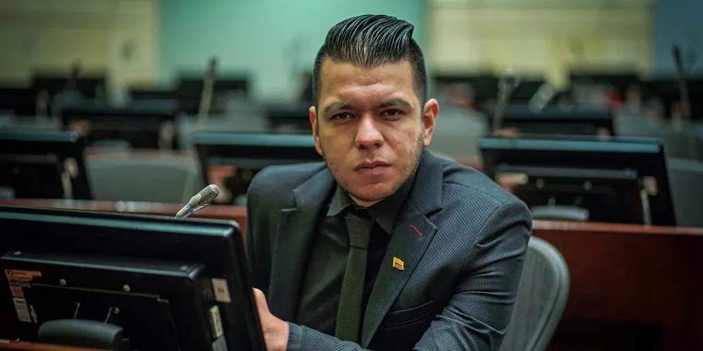Ataques de senador Jonathan Pulido provocan amenazas en contra de periodista de Caracol Radio